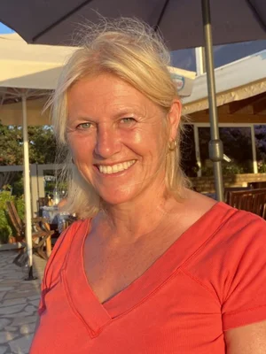 Graag stellen we Evelyn Clay aan u voor