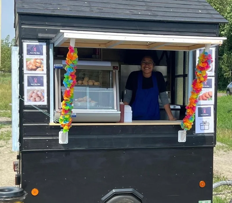 Cartoon en haar Wickevoorter foodtruck